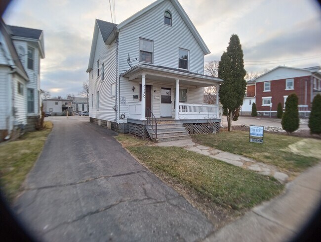Primary Photo - 418 N Walnut St