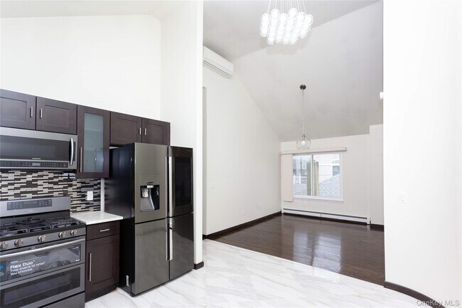 Building Photo - 428 E Harrison St