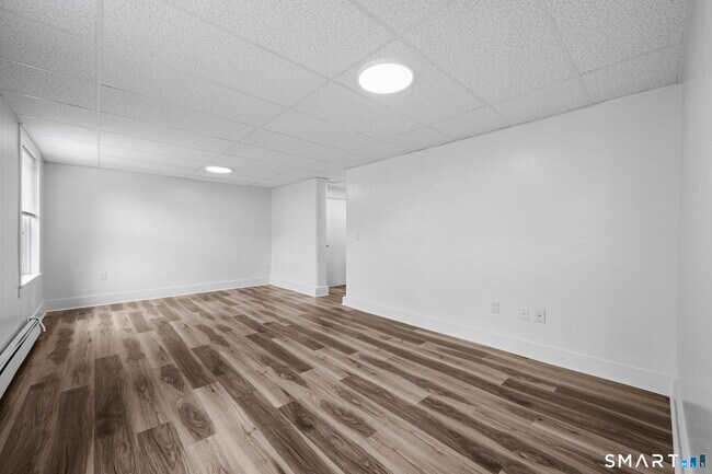 Building Photo - 156 Garfield Ave
