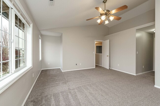 Building Photo - A/C Equipped 4 Bedroom 2.5 Bath Located in...