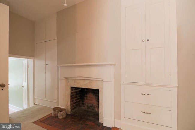 Building Photo - 217 S Lee St