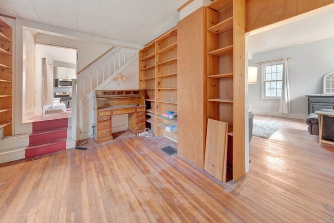 Building Photo - Urbana 3 bedroom/2 bathroom recently updated home!