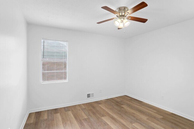 Building Photo - 2932 Harlan Dr