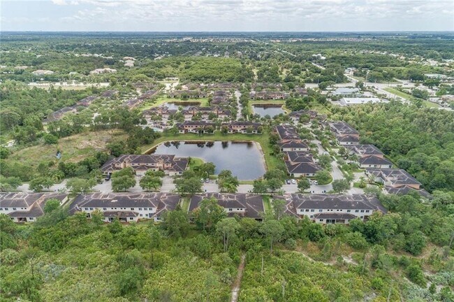 Building Photo - 2563 Stockbridge Square SW
