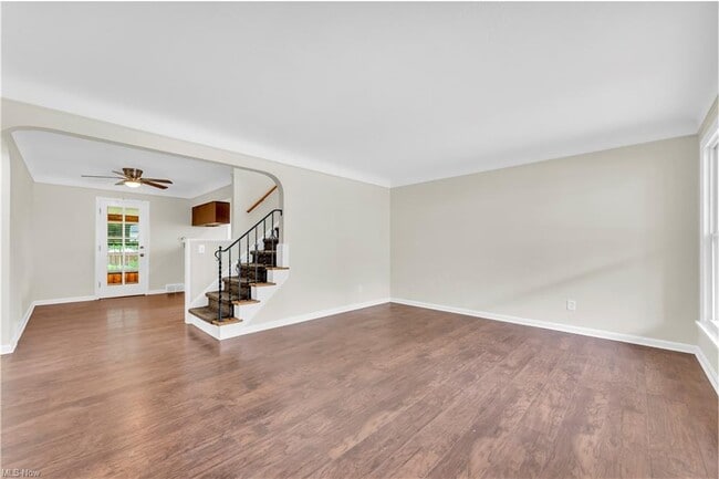 Building Photo - 416 E 255th St