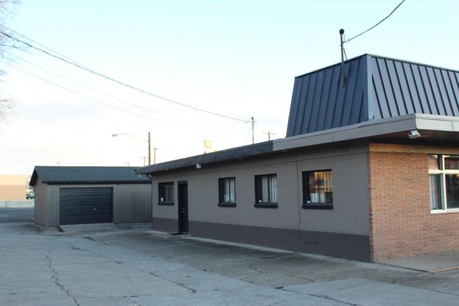 Building Photo - 11305 E Sprague Ave.