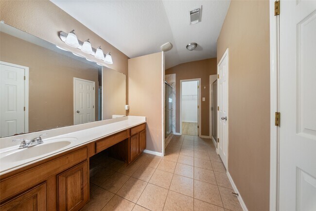 Building Photo - 6007 Wilcox Point Dr