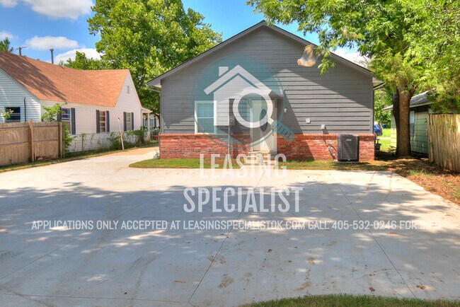 Building Photo - AMAZING NORMAN HOME AVAILABLE TO PRE-LEASE...