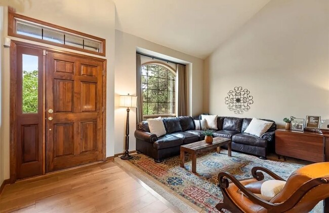Building Photo - 1205 Wentwood Dr