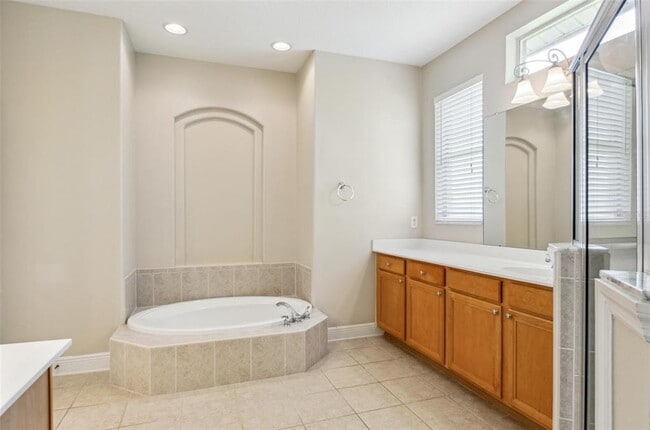 Building Photo - 10222 Arbor Side Dr