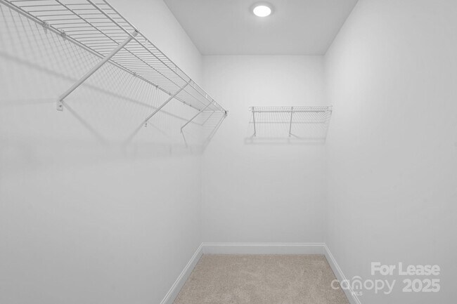 Building Photo - 208 Waterlynn Ridge Rd