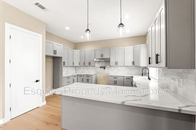 Building Photo - 545 Carty Dr