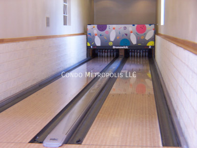 Building Photo - Hardwood floors and tile throughout!