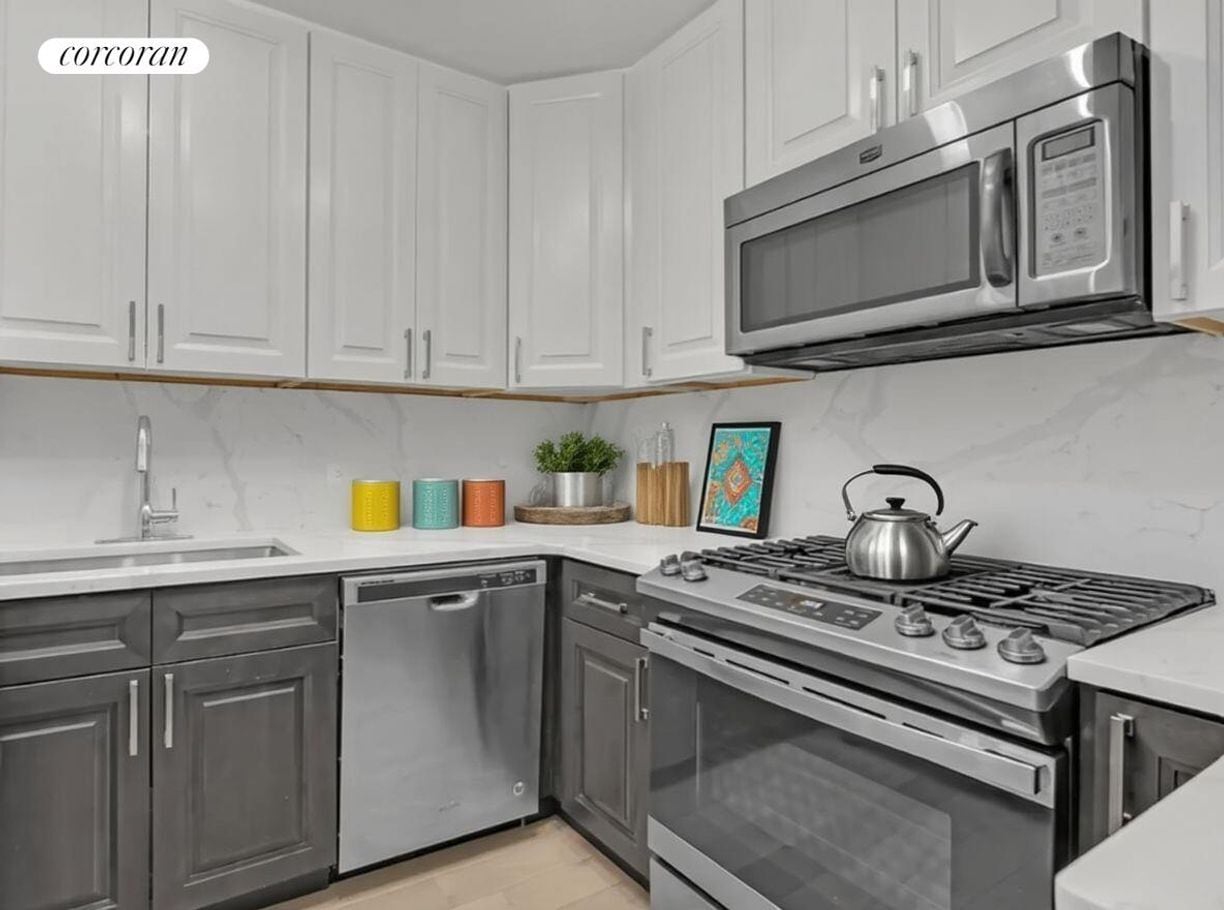 Building Photo - 301 E 87th St