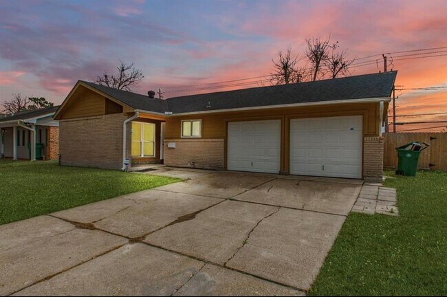 Primary Photo - 3410 Truxton Dr