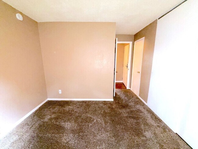 Building Photo - 3951 Clear Acre Ln