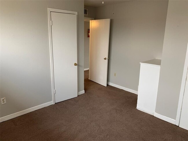 Building Photo - 4045 W Bellfort Ave