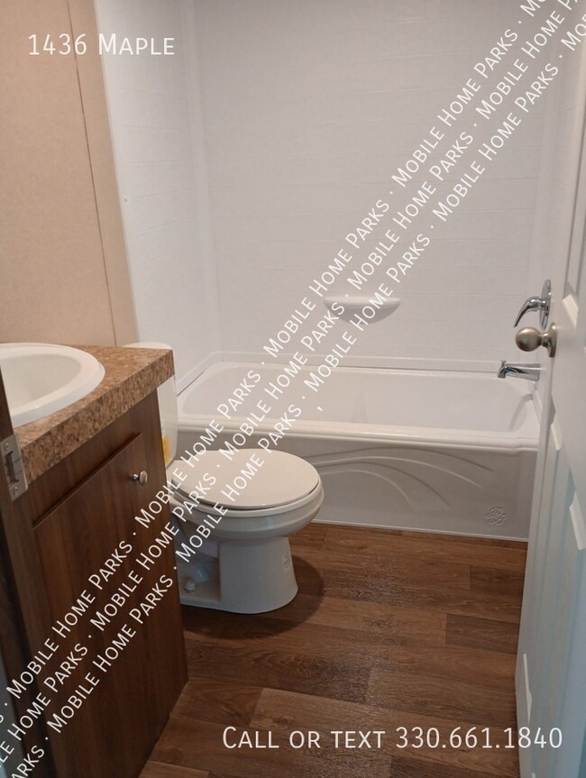 Building Photo - 1436 Maple-