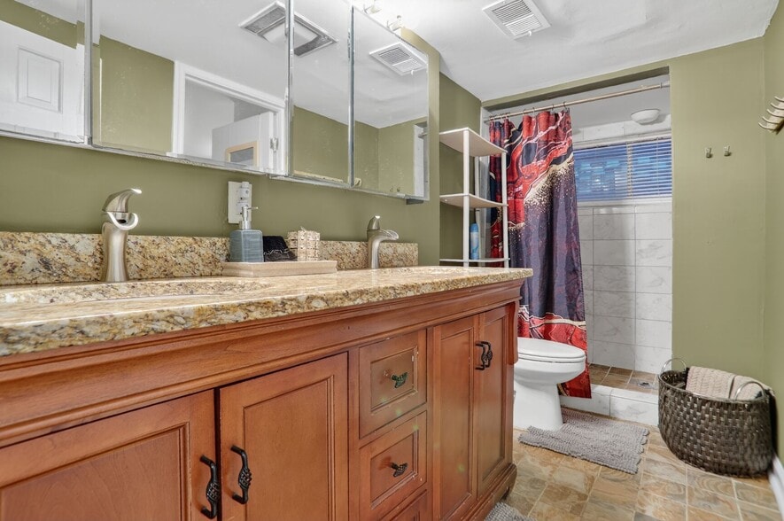 Building Photo - 843 Artwood Rd NE