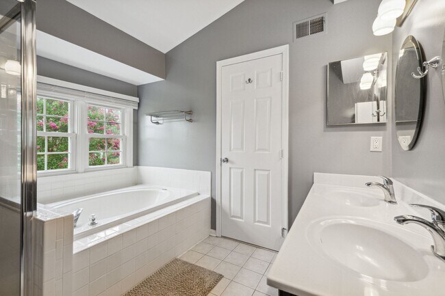 Building Photo - 7035 Fieldhurst Ct