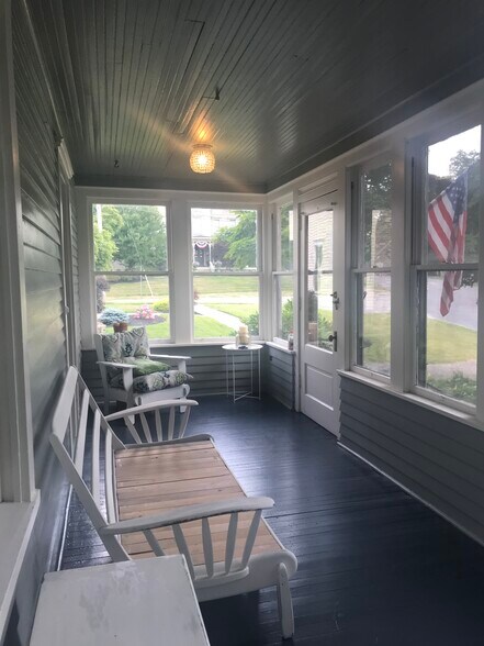 common area- front porch - 325 S Main St