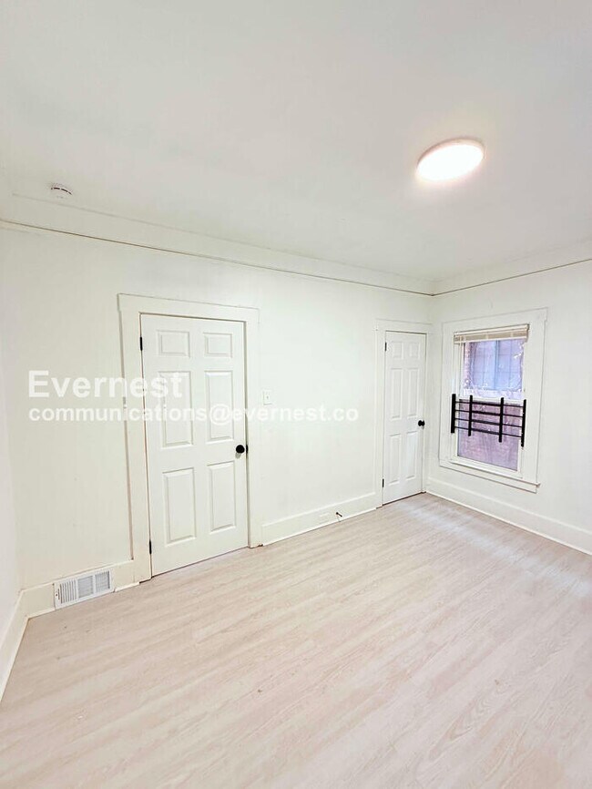 Building Photo - 3 Bed/1 Bath Home with Laundry Hookups / Pet-Friendly / Vouchers Accepted / Available Soon!