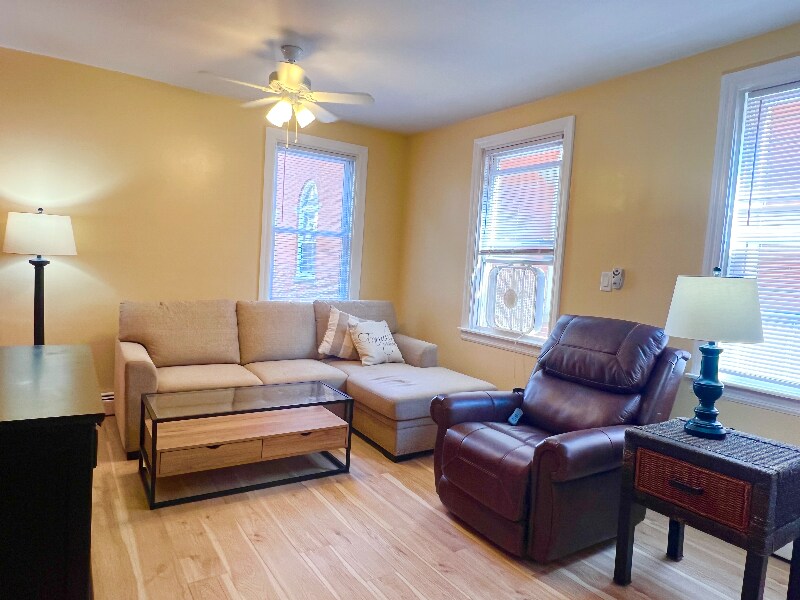 Building Photo - 81-83 America St