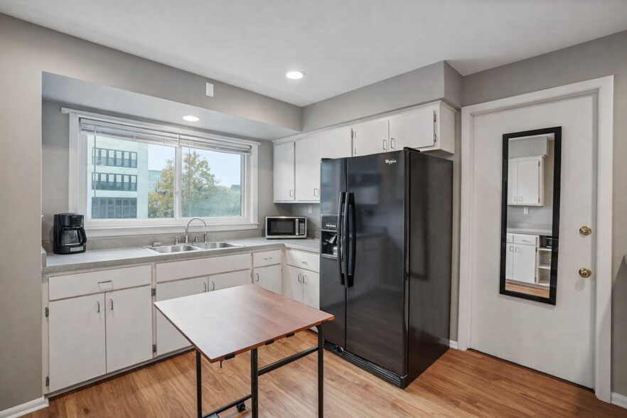 Building Photo - 1679 N Cass St