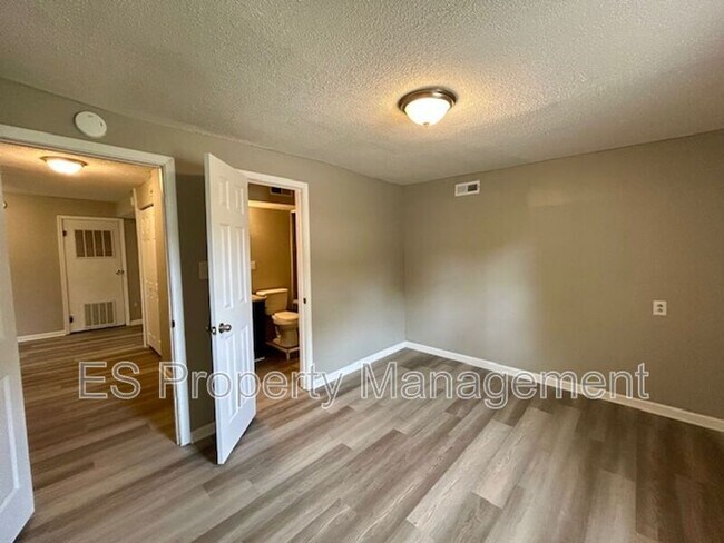 Building Photo - 1408 Holland St