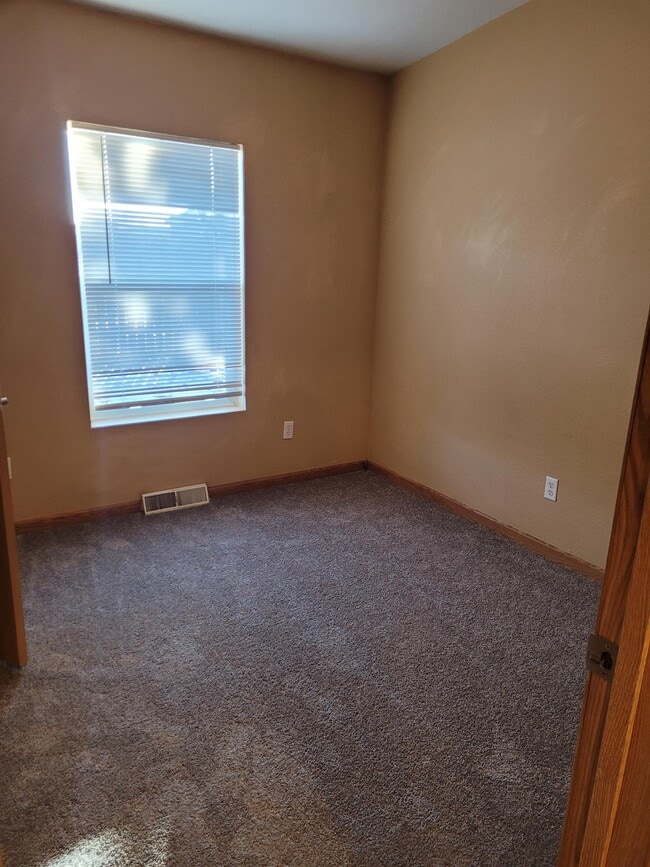 Building Photo - 2484 Carriage Dr