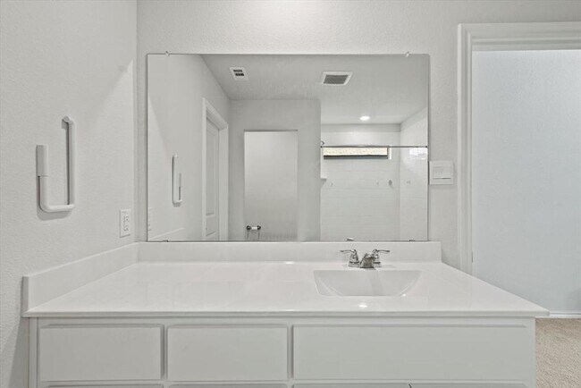 Building Photo - Move-In Ready 3BR/2BA Home with Garage & Private Fenced Yard!