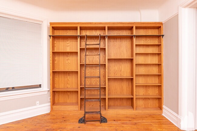 Building Photo - 1420 W Irving Park Rd