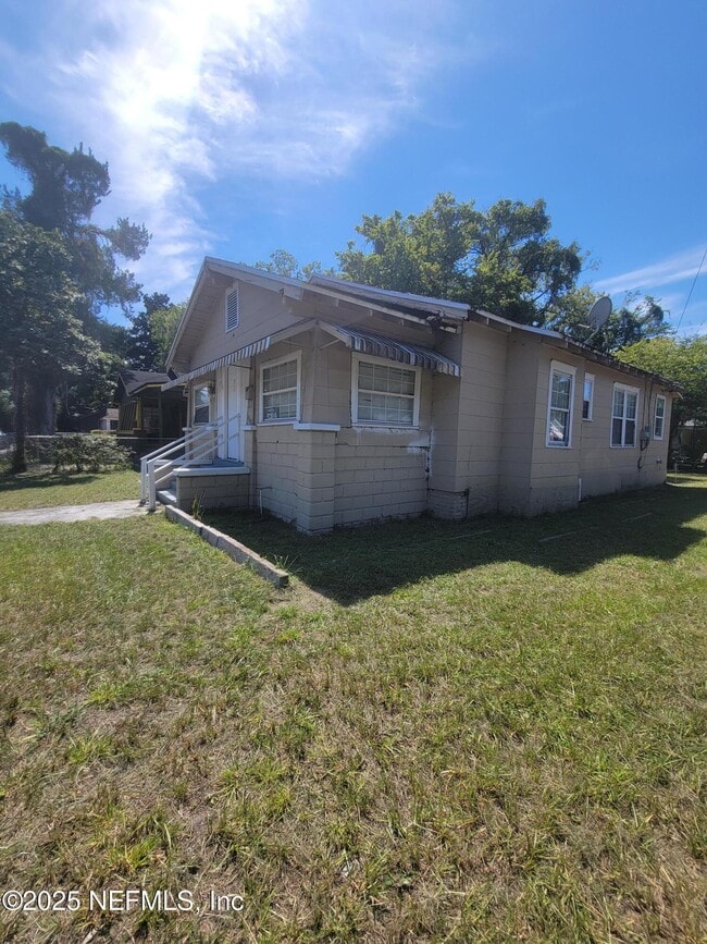 Building Photo - 3842 Boulevard