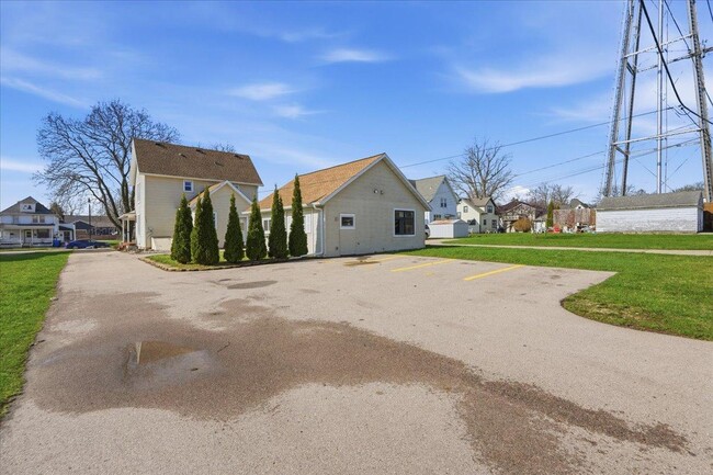 Building Photo - 209 West Main St