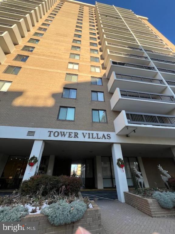 Building Photo - 3800 Fairfax Dr