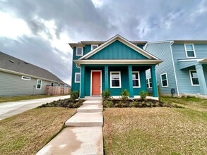 Building Photo - 202 Elm Br Trl