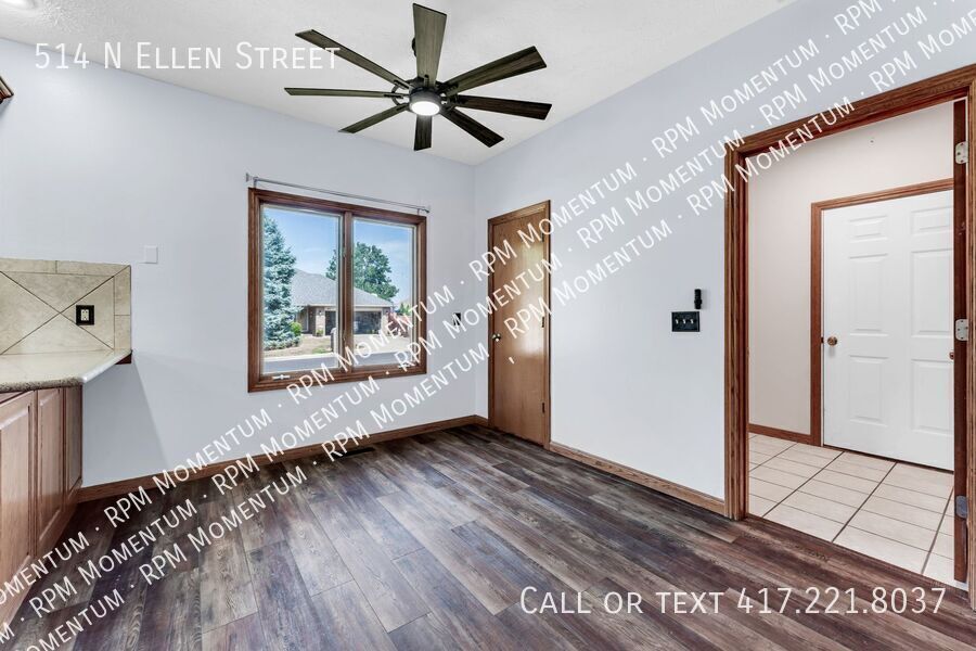 Building Photo - 514 N Ellen St