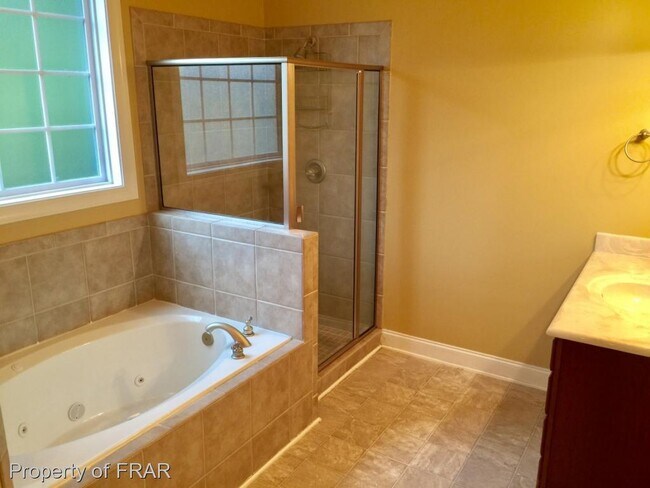 Building Photo - 586 Ruth Cir