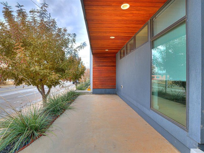 Building Photo - 825 NW 6th St