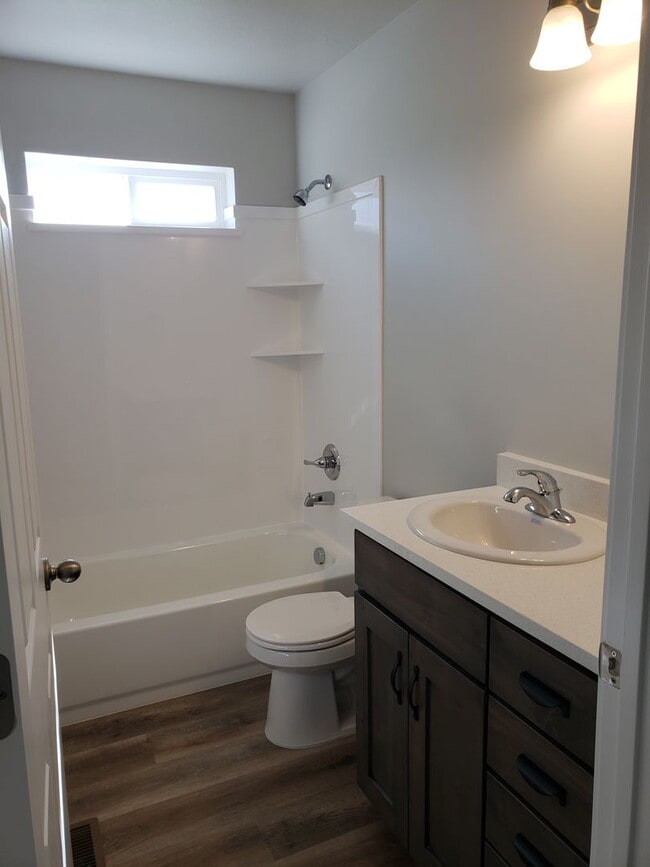 Building Photo - 4 Bed 2.5 Bath in Springville!!