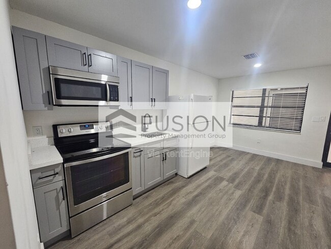 Building Photo - 1730 Acapulco Dr