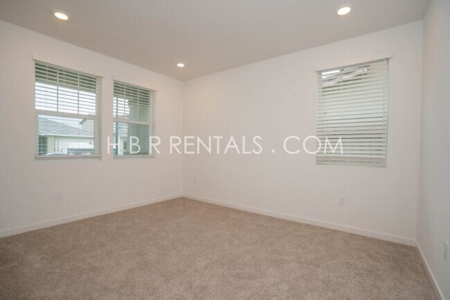 Building Photo - Charming 4-Bed, 3-Bath Home in Lathrop’s T...