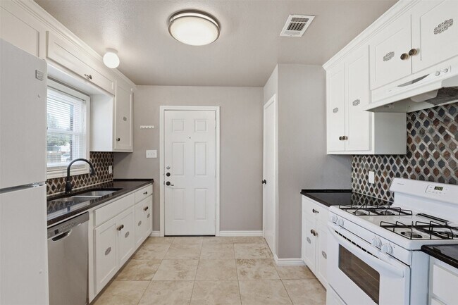 Building Photo - 3201 McCart Ave