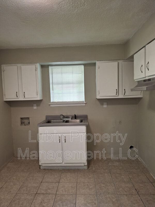 Building Photo - 753 Kings Alley