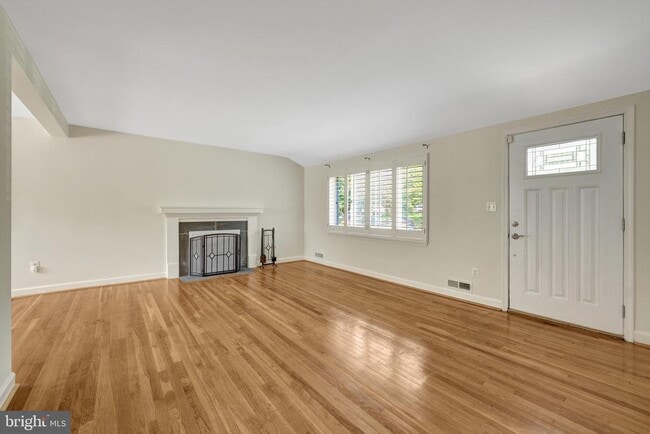 Building Photo - 6903 Fern Ln
