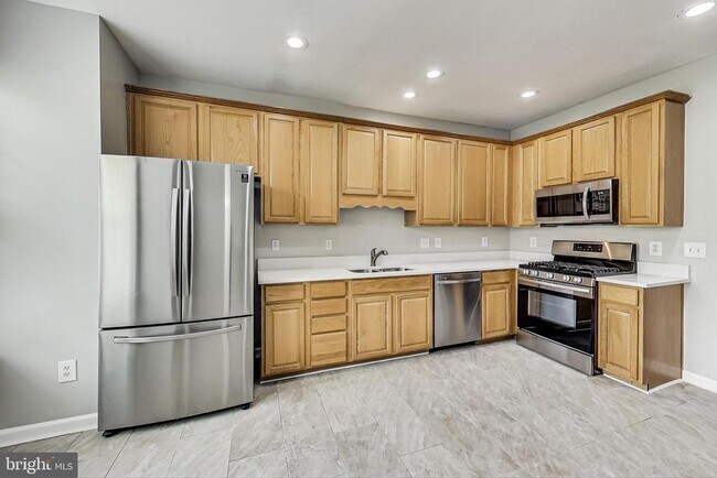 Building Photo - 3274 Amazon Ln