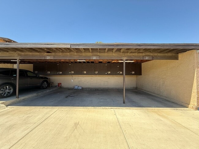 Building Photo - 524 E Ave Q-12