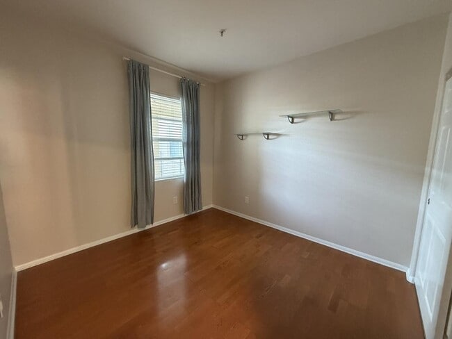 Building Photo - 350 K St