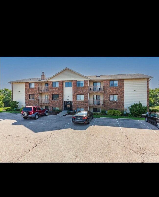 Building Photo - 3921 Mack Rd