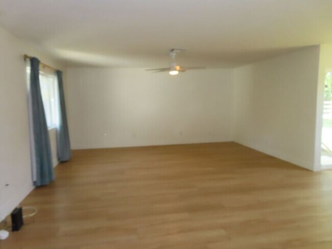 Building Photo - 29710 Vallejo Ave